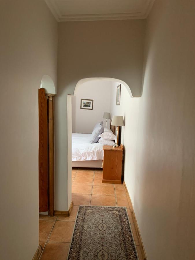 Avenues Guest House Стеленбош Екстериор снимка