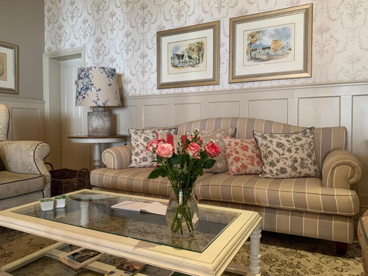 Avenues Guest House Стеленбош Екстериор снимка