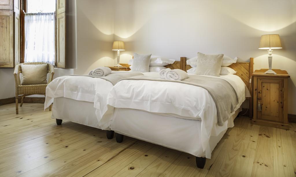 Avenues Guest House Стеленбош Екстериор снимка